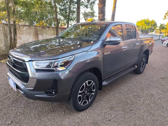 TOYOTA HILUX 2.8 D-4D TURBO DIESEL CD SRX 4X4 AUTOMÁTICO TOYOTA HILUX 2.8 D-4D TURBO DIESEL CD SRX 4X4 AUTOMÁTICO